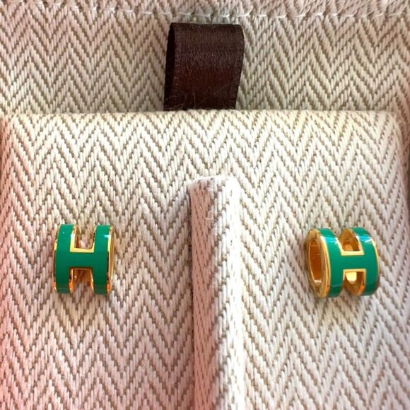 NIB HERMES 🎁GIFTABLE Mini Pop H Earring Stud Green Malachité Gold Hardware - Picture 4 of 8